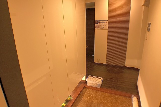 月島リバーハウス 玄関