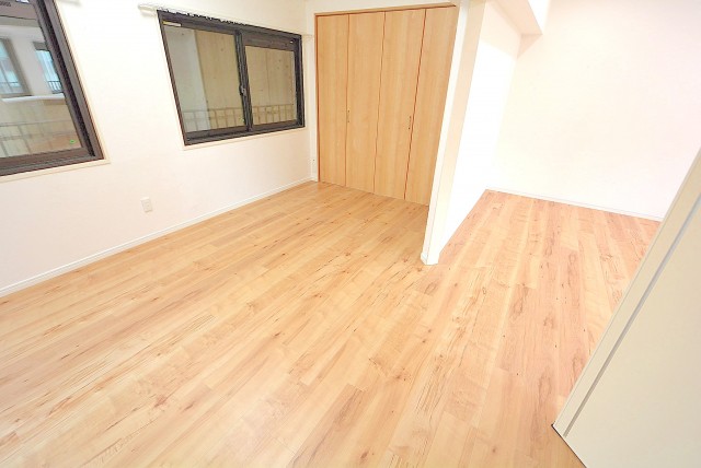 サニークレスト三田 洋室２