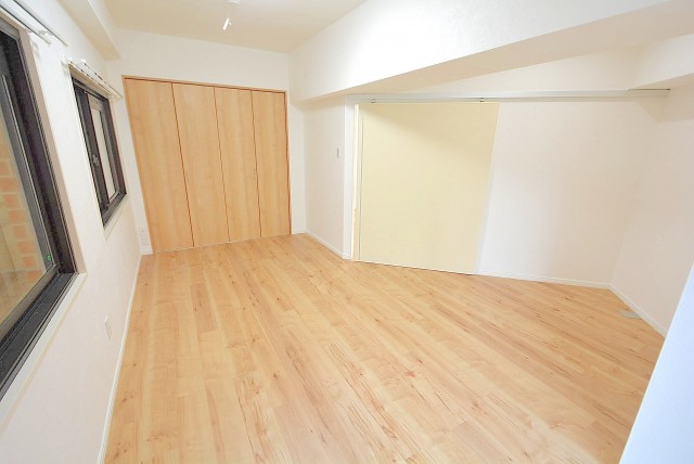 サニークレスト三田 洋室２