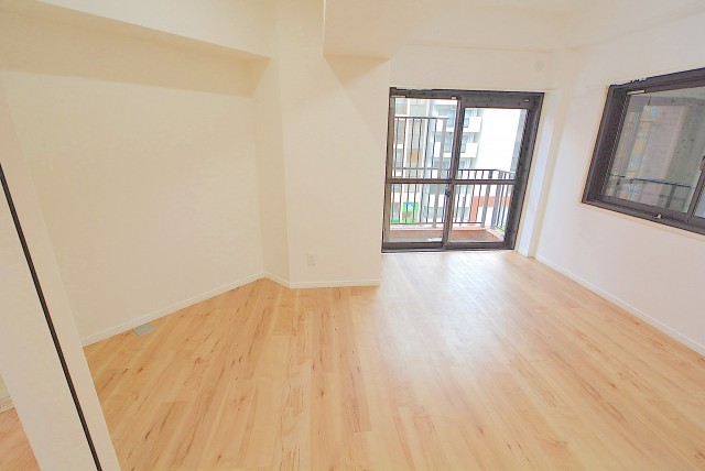 サニークレスト三田 洋室２