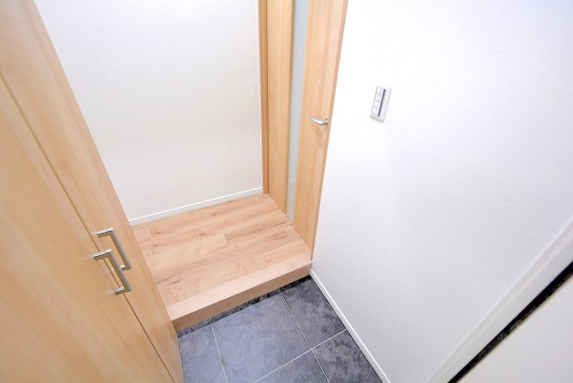 サニークレスト三田 玄関