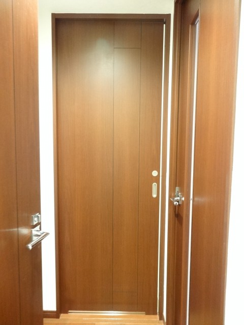 クリオレジダンス大森イースト　洗面室扉