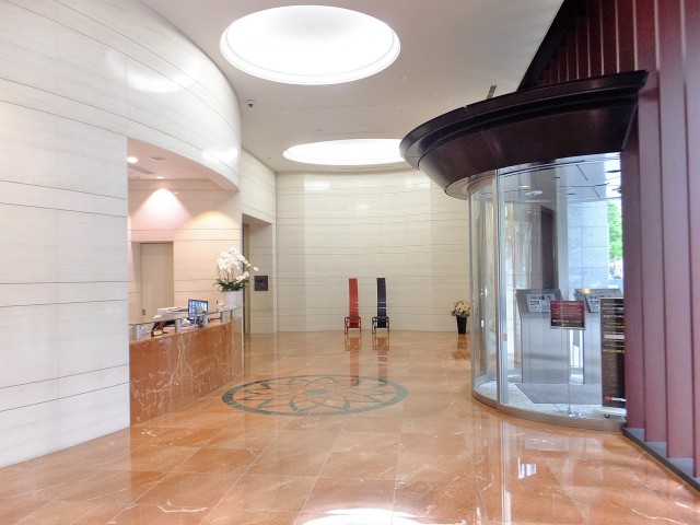 コンシェリア西新宿　エントランス