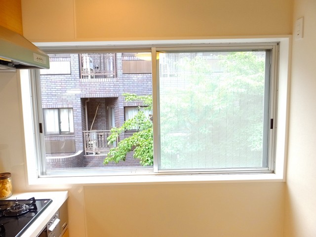 サンハイツ八幡山　キッチン窓