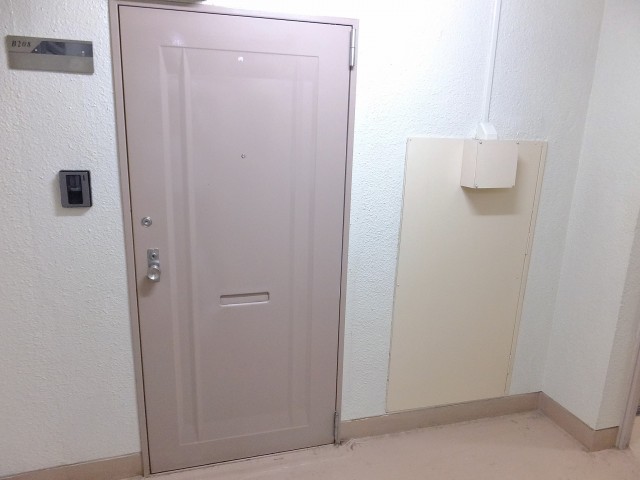 サンハイツ八幡山　玄関
