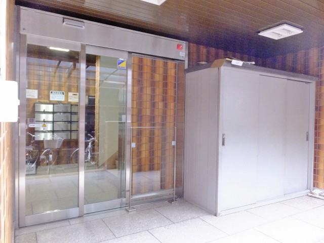 サンハイツ八幡山　エントランス