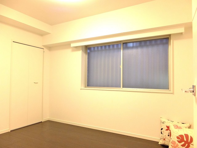 シルキーハイツ九段南2号館　洋室1