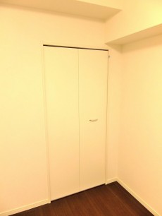 シルキーハイツ九段南2号館　洋室1