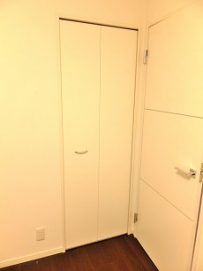 シルキーハイツ九段南2号館　洋室1