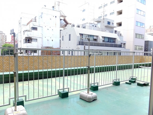 シルキーハイツ九段南2号館　バルコニー