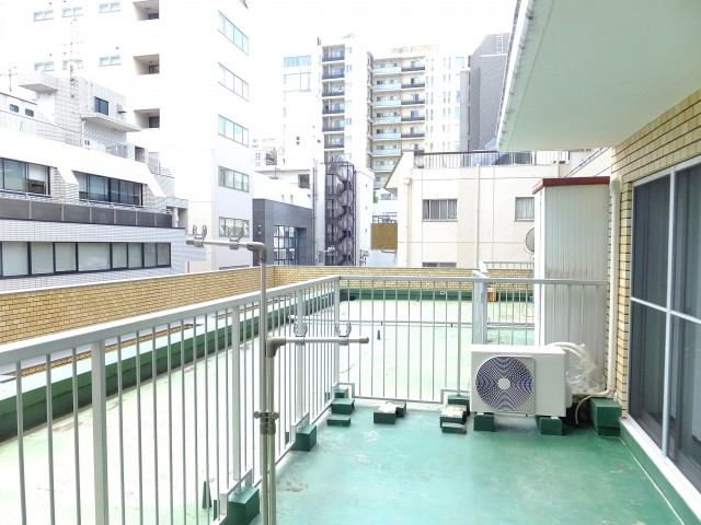 シルキーハイツ九段南2号館　バルコニー