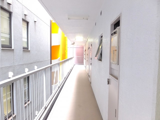 シルキーハイツ九段南2号館　外廊下
