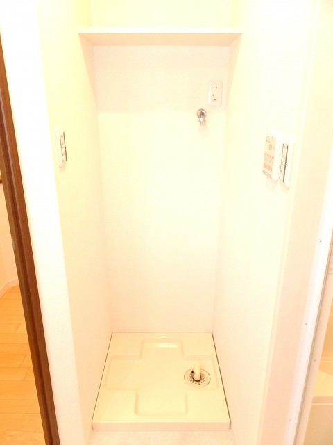 サニークレスト三田　洗濯機置場