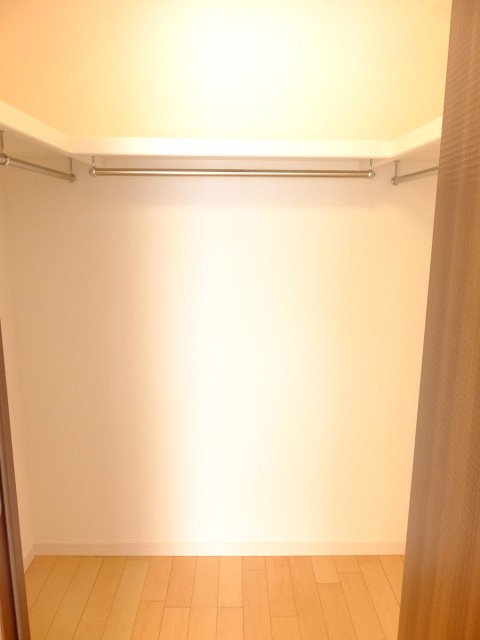 サニークレスト三田　洋室1WIC