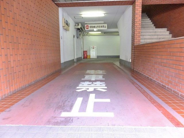 サニークレスト三田　駐車場