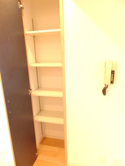 ライオンズプラザ芝公園　ダイニング収納