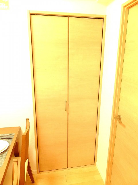 メイゾン大森　リビング収納