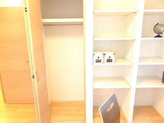 メイゾン大森　洋室1収納