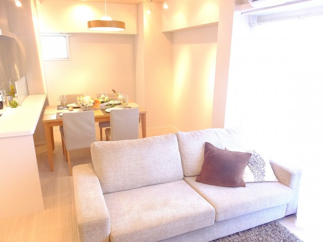 日商岩井方南町マンション　リビングダイニング