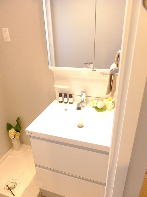 日商岩井方南町マンション　洗面台