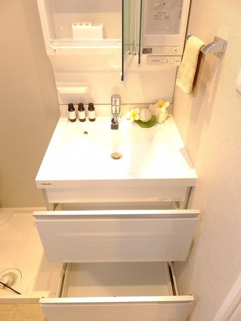 日商岩井方南町マンション　洗面台