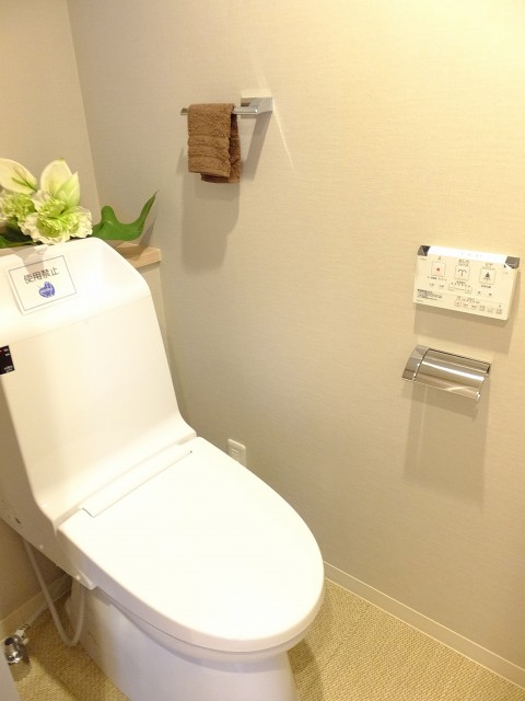 日商岩井方南町マンション　トイレ