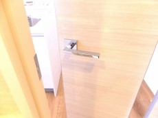 マンション白金苑　リビングへ