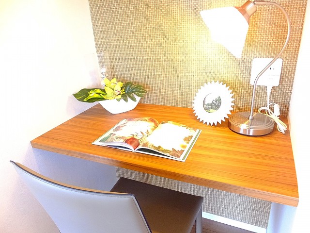 マンション白金苑　デスク