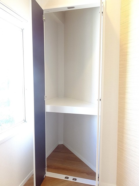 マンション白金苑　ベッドルーム②収納①