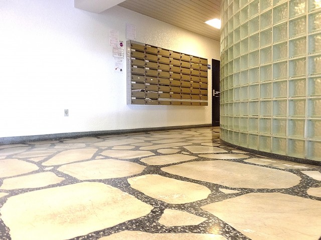 マンション白金苑　エントランスホール