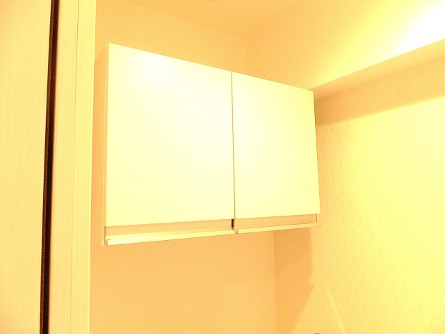 尾山台リバーサイドハイデンス　トイレ吊戸棚