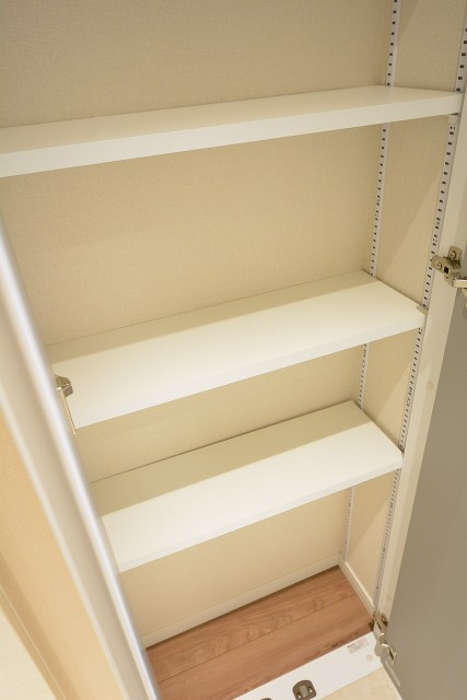 五反田コーポビアネーズ　廊下の収納