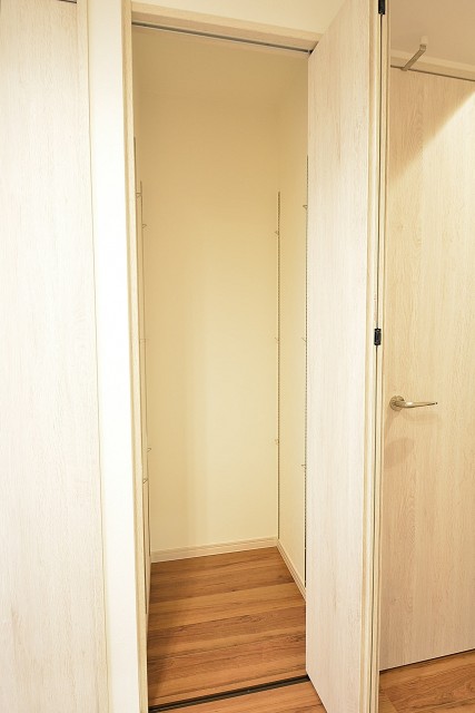 ジェイパーク東大井　廊下の物入れ