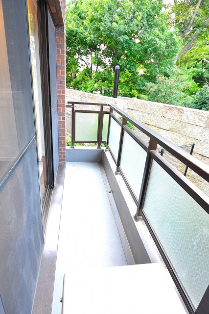 シャンボール代々木上原　22.8帖のLDKのバルコニー