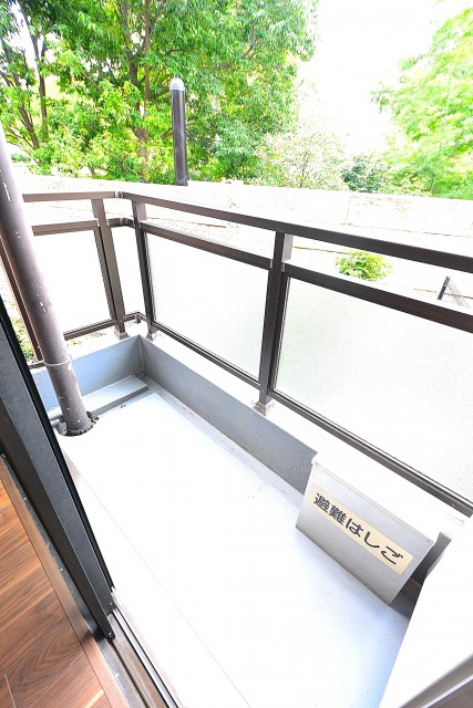 シャンボール代々木上原　6.7帖のベッドルームのバルコニー