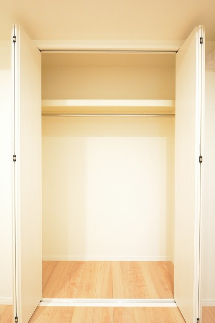 ハイツ赤坂　洋室①収納