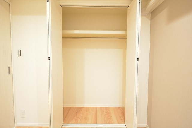 ハイツ赤坂　洋室①収納