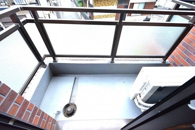 シャンボール代々木上原　7.3帖のベッドルームのバルコニー②