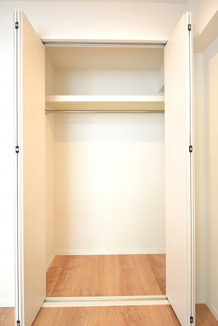 ハイツ赤坂　ベッドルーム③収納　105