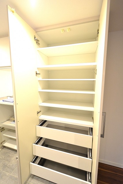 シャンボール代々木上原　キッチンのキャビネット