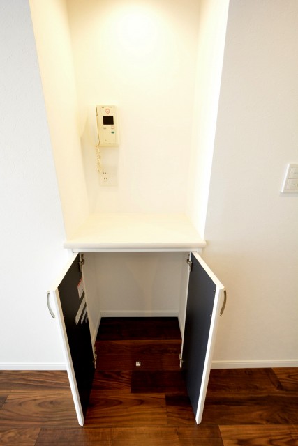 プロスペアー祐天寺テラス　リビングダイニングキッチン　収納