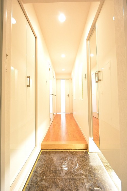 ハイツ赤坂　玄関　402