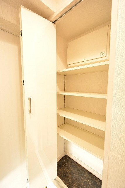 ハイツ赤坂　シューズBOX①　402