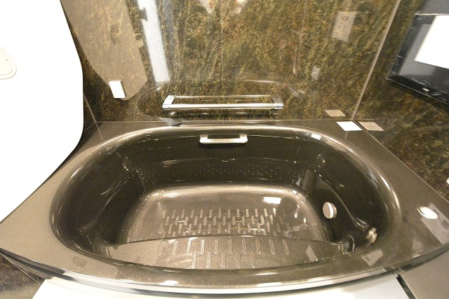 シャンボール代々木上原　バスルームシェル型浴槽