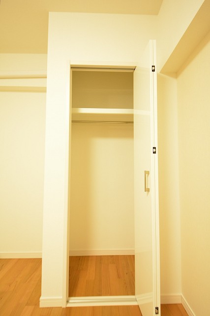 ハイツ赤坂　6.0帖のサービスルームのクローゼット　402