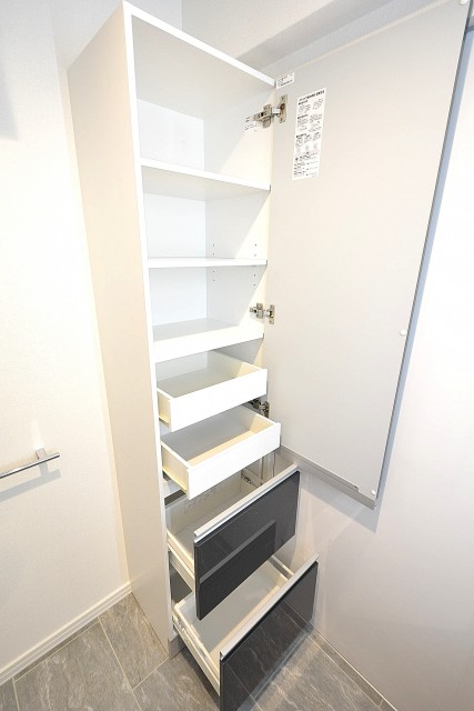 シャンボール代々木上原　サニタリールーム収納