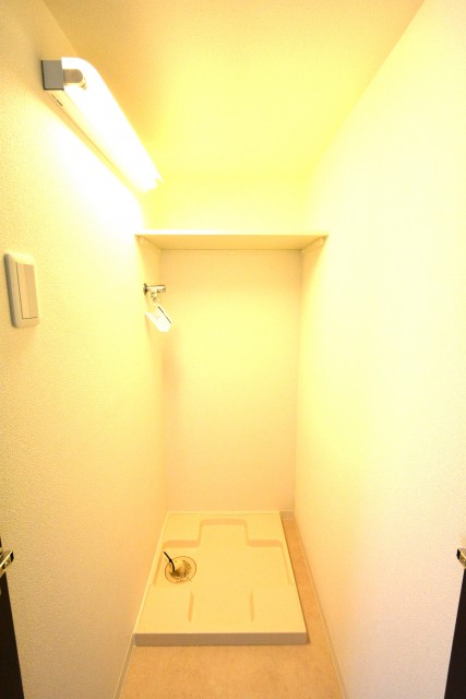 日興パレス広尾プラザ　洗濯機置場