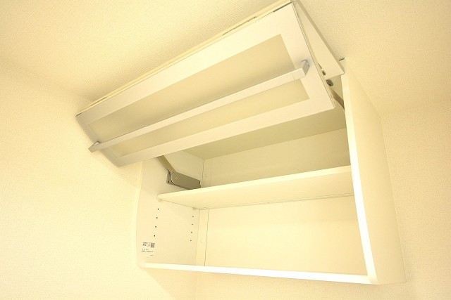 シャンボール代々木上原　洗濯機置き場上キャビネット