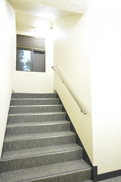 シャンボール代々木上原　共用階段