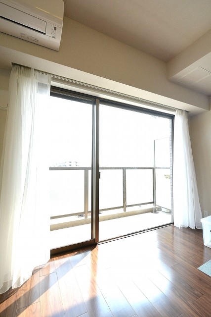 三軒茶屋シティハウス　リビングダイニング窓